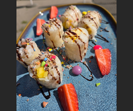 Special sushi w papierze ryżowym na słodko z bananem 